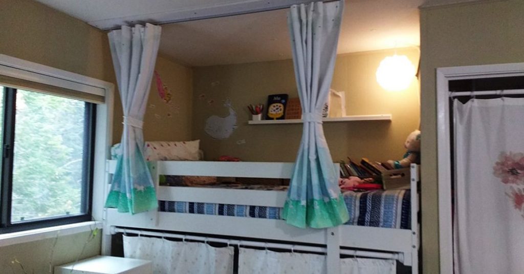 How to make the top bunk private?