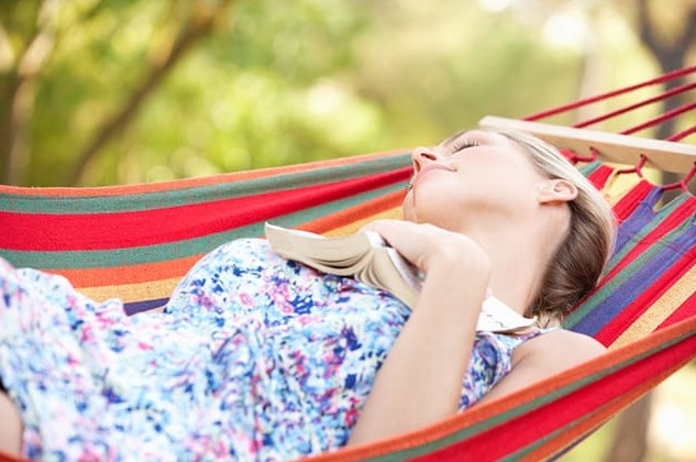 Can sleeping in a hammock damage your back?